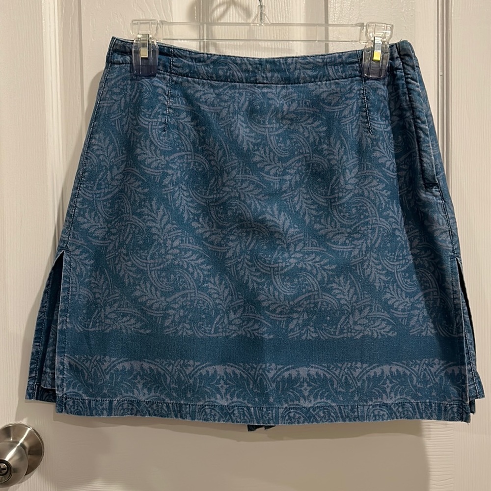 Liz Claiborne Blue Paisley Skort